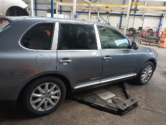 Porsche Cayenne Cayenne (9PA) SUV 4.5 S V8 32V (M48.00) [250kW]  (09-2002/09-2007) picture 3