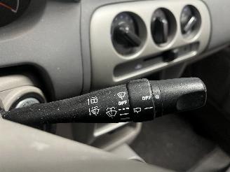 Nissan Micra Micra (K11) Hatchback 1.4 16V (CGA3DE) [60kW]  (09-2000/02-2003) picture 18