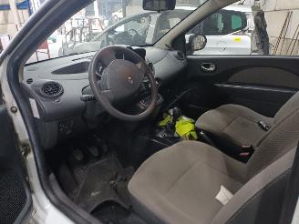 Renault Twingo Twingo II (CN) Hatchback 3-drs 1.2 16V (D4F-764(D4F-E7)) [55kW]  (03-2=
007/09-2014) picture 5