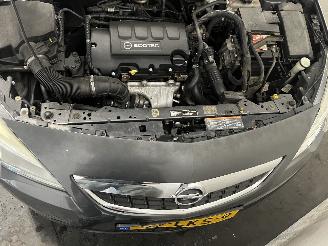 Opel Astra Astra J (PC6/PD6/PE6/PF6) Hatchback 5-drs 1.4 Turbo 16V (A14NET(Euro 5=
)) [103kW]  (12-2009/10-2015) picture 24