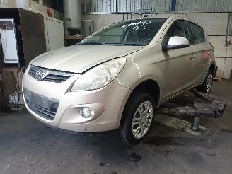 Démontage voiture Hyundai I-20 i20 Hatchback 1.2i 16V (G4LA) [57kW]  (09-2008/12-2012) 2011/2