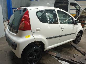 Peugeot 107 107 Hatchback 1.0 12V (384F(1KR)) [50kW]  (06-2005/05-2014) picture 3