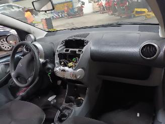 Peugeot 107 107 Hatchback 1.0 12V (384F(1KR)) [50kW]  (06-2005/05-2014) picture 5