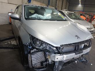 Peugeot 308 308 (L3/L8/LB/LH/LP) Hatchback 5-drs 1.2 12V e-THP PureTech 130 (EB2DT=
S(HNY)) [96kW]  (11-2013/06-2021) picture 2