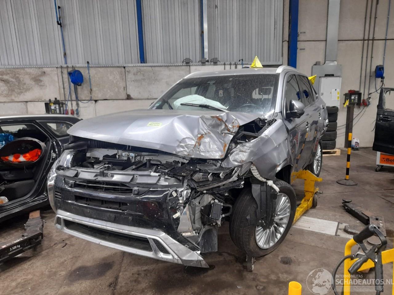 Mitsubishi Outlander Outlander (GF/GG) SUV 2.4 16V PHEV 4x4 (4B12) [153kW]  (09-2018/12-202=
2)