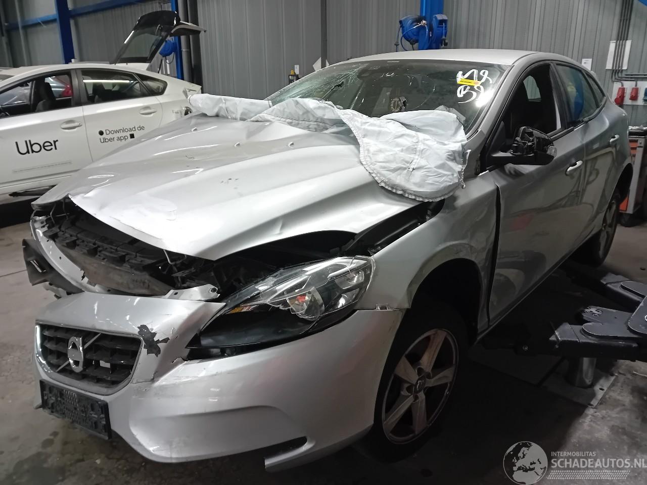 Volvo V-40 V40 (MV) Hatchback 5-drs 2.0 D3 20V (D5204T6) [110kW]  (03-2012/03-201=
5)