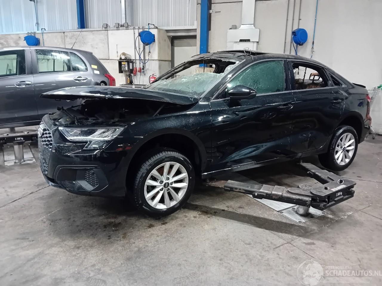 Audi A3 A3 Limousine (8YS) Sedan 1.0 30 TFSI 12V Mild Hybrid (DLAA) [81kW]  (0=
6-2020/...)