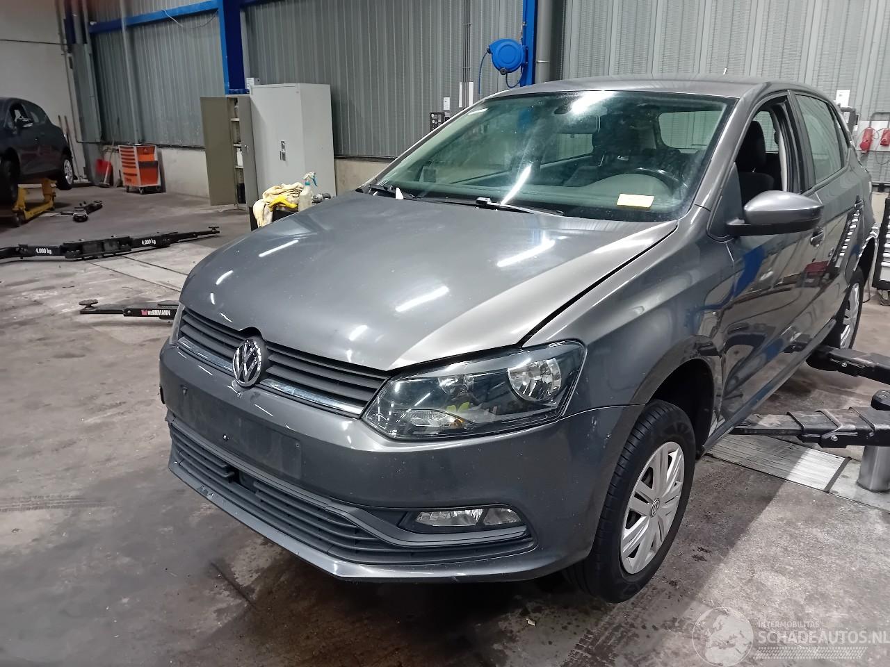 Volkswagen Polo Polo V (6R) Hatchback 1.0 12V BlueMotion Technology (CHYB) [55kW]  (01=
-2014/10-2017)