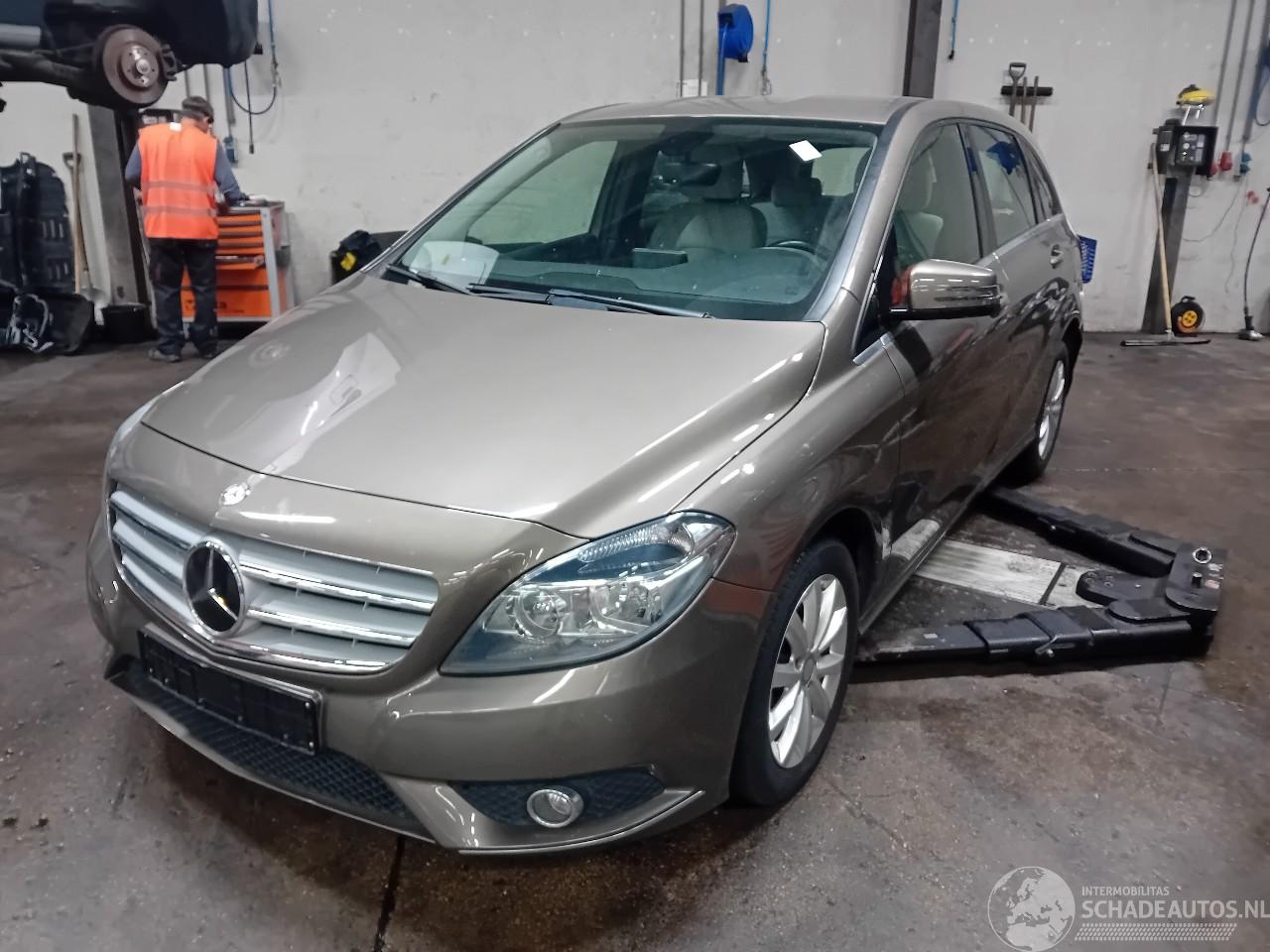 Mercedes B-klasse B (W246) Hatchback 1.6 B-180 BlueEFFICIENCY Turbo 16V (M270.910) [90kW=
]  (11-2011/12-2018)