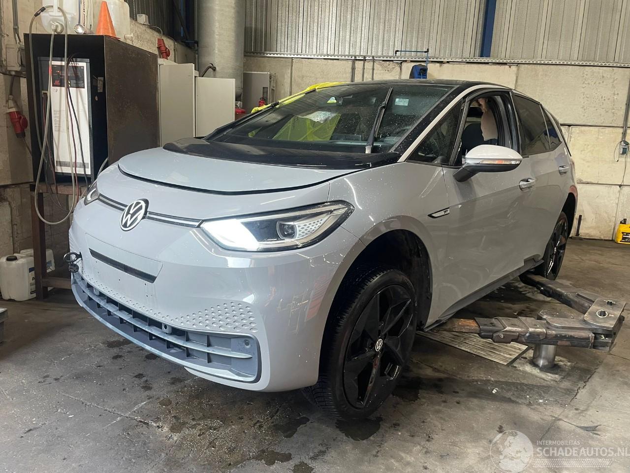 Volkswagen ID.3 ID.3 (E11/E12) Hatchback 5-drs First, Life, Pro 58 kWh (EBJC) [150kW] =
 (11-2019/...)