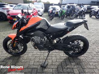 KTM  890 Duke picture 2