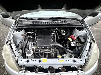 Toyota Yaris 1.0-16V VVT-i 68pk L.Luna - airco - 96dkm nap - 5 deurs - stuurbrk - cv - lederen stuurwiel - zo rijdbaar picture 42