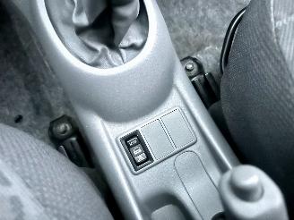 Toyota Yaris 1.0-16V VVT-i 68pk L.Luna - airco - 96dkm nap - 5 deurs - stuurbrk - cv - lederen stuurwiel - zo rijdbaar picture 24