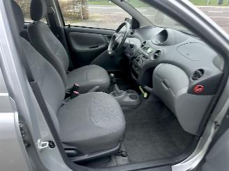 Toyota Yaris 1.0-16V VVT-i 68pk L.Luna - airco - 96dkm nap - 5 deurs - stuurbrk - cv - lederen stuurwiel - zo rijdbaar picture 31