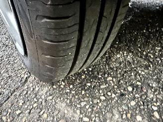 Toyota Yaris 1.0-16V VVT-i 68pk L.Luna - airco - 96dkm nap - 5 deurs - stuurbrk - cv - lederen stuurwiel - zo rijdbaar picture 37