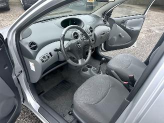 Toyota Yaris 1.0-16V VVT-i 68pk L.Luna - airco - 96dkm nap - 5 deurs - stuurbrk - cv - lederen stuurwiel - zo rijdbaar picture 19