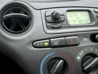 Toyota Yaris 1.0-16V VVT-i 68pk L.Luna - airco - 96dkm nap - 5 deurs - stuurbrk - cv - lederen stuurwiel - zo rijdbaar picture 16