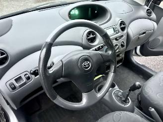 Toyota Yaris 1.0-16V VVT-i 68pk L.Luna - airco - 96dkm nap - 5 deurs - stuurbrk - cv - lederen stuurwiel - zo rijdbaar picture 17