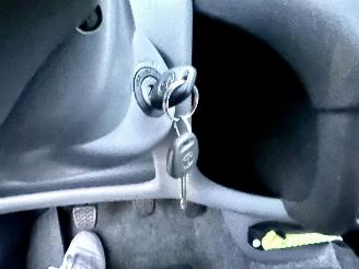 Toyota Yaris 1.0-16V VVT-i 68pk L.Luna - airco - 96dkm nap - 5 deurs - stuurbrk - cv - lederen stuurwiel - zo rijdbaar picture 15