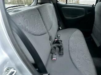 Toyota Yaris 1.0-16V VVT-i 68pk L.Luna - airco - 96dkm nap - 5 deurs - stuurbrk - cv - lederen stuurwiel - zo rijdbaar picture 22