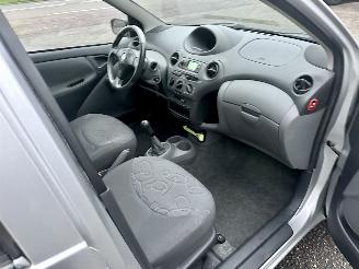 Toyota Yaris 1.0-16V VVT-i 68pk L.Luna - airco - 96dkm nap - 5 deurs - stuurbrk - cv - lederen stuurwiel - zo rijdbaar picture 20