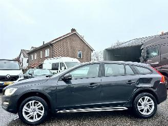 damaged passenger cars Volvo V-60 Cross country 2.0 D3 150pk 6-bak Polar Pl - nap - navi - xenon - half leer + stoelverw - pdc - trekh 2017/8
