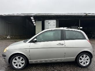 skadebil auto Lancia Ypsilon 1.2-16V 80pk Argento - nap - airco - cruise contr - lmv - nieuw apk 10-11-2026 - elektr ramen 2005/1