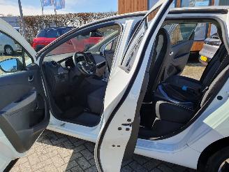 Renault Zoé INTENSE  51 KW met CCS lader  8000 km technisch probleem HUURBATTERY picture 15
