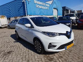 krockskadad bil auto Renault Zoé INTENSE  51 KW met CCS lader  8000 km technisch probleem HUURBATTERY 2020/6