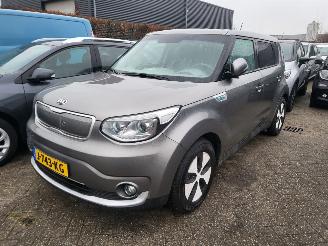 krockskadad bil auto Kia E-Soul electrische kia soul , geen schade ,, zwak accupakket 100% laden is 50 km 2014/12