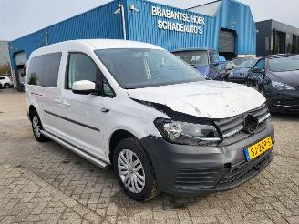 krockskadad bil auto Volkswagen Caddy Rolstoel Caddy Maxi 2.0 TDI euro 6w DSG aut Trendline 5p + ROLSTOEL 2018/4