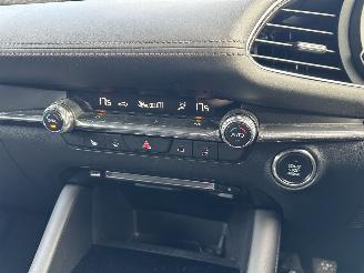 Mazda 3 2.0 SkyActiv-G Luxery | RHD | HUD | CAMERA | ACC picture 17
