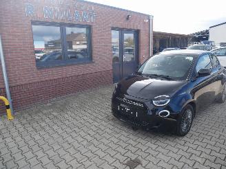 skadebil auto Fiat 500E ICON 2022/7