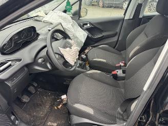 Peugeot 208 1.2 PureTech Active picture 5