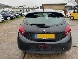 Peugeot 208 1.2 PureTech Active picture 14