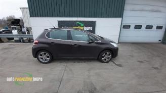 Vrakbiler auto Peugeot 208 208 I (CA/CC/CK/CL), Hatchback, 2012 / 2019 1.2 Vti 12V PureTech 82 2013/9
