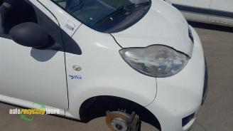 Peugeot 107 107, Hatchback, 2005 / 2014 1.0 12V picture 2