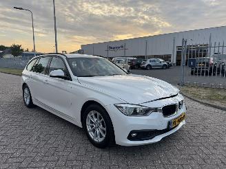 Vaurioauto  passenger cars BMW 3-serie 320 D Aut. 2017/8