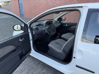 Renault Twingo 1.2 43kw Acces picture 10