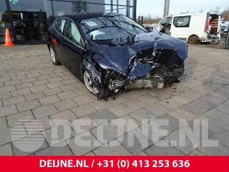 Vrakbiler auto Volvo V-40 V40 (MV), Hatchback 5-drs, 2012 / 2019 2.0 D2 16V 2015/12