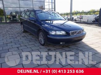 Vrakbiler auto Volvo V-70 V70 (SW), Combi, 1999 / 2008 2.4 20V 140 2002/1