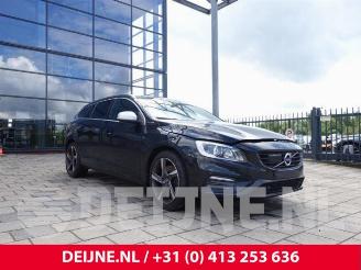 Vrakbiler auto Volvo V-60 V60 I (FW/GW), Combi, 2010 / 2018 2.4 D6 20V AWD Twin Engine Plug-in Hybrid 2015/8