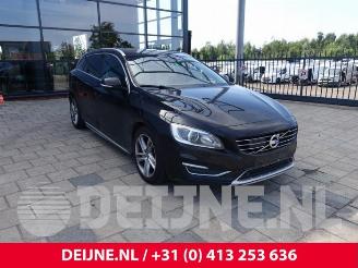 Damaged car Volvo V-60 V60 I (FW/GW), Combi, 2010 / 2018 2.4 D6 20V Plug-in Hybrid AWD 2013/12