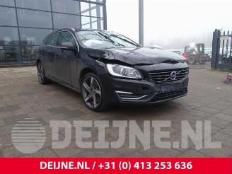 Vrakbiler auto Volvo V-60 V60 I (FW/GW), Combi, 2010 / 2018 2.4 D6 20V Plug-in Hybrid AWD 2013/12