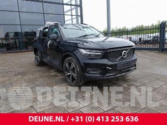 Vrakbiler auto Volvo XC40 XC40 (XZ), SUV, 2017 1.5 T3 12V 2021/4