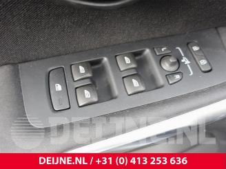 Volvo V-40 V40 (MV), Hatchback 5-drs, 2012 / 2019 2.0 T2 16V picture 17