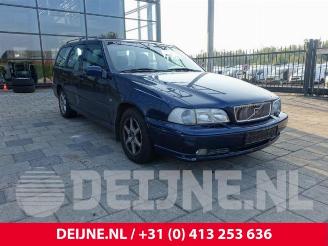 Vrakbiler auto Volvo V-70 V70 (GW/LW/LZ), Combi, 1997 / 2002 2.5 10V 1997/5