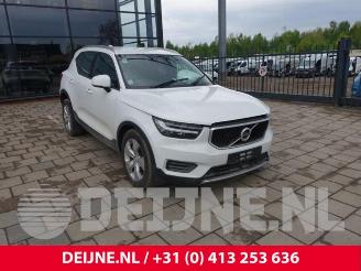 Vrakbiler auto Volvo XC40 XC40 (XZ), SUV, 2017 1.5 T3 12V 2019/10