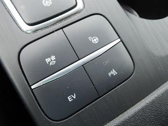 Ford Kuga ST Line X plug-in Hybrid picture 17