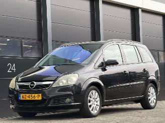 Schadeauto Opel Zafira 2.2 Essentia Navi Airco 7-PERS 2005/8